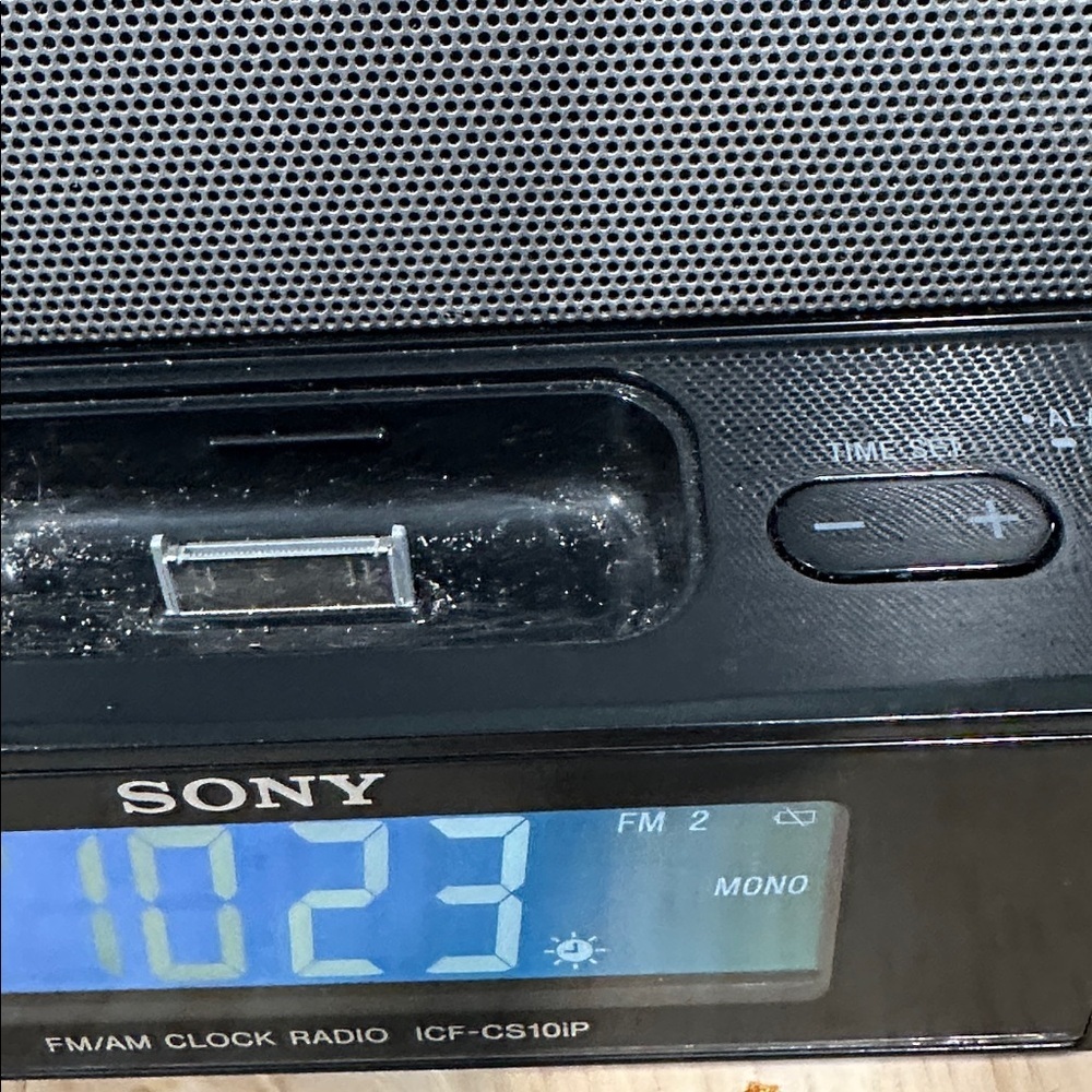 Dream Machine Sony ICF-CS10iP FM Clock Radio ipod Iphone Dock No Remote - Picture 4 of 15